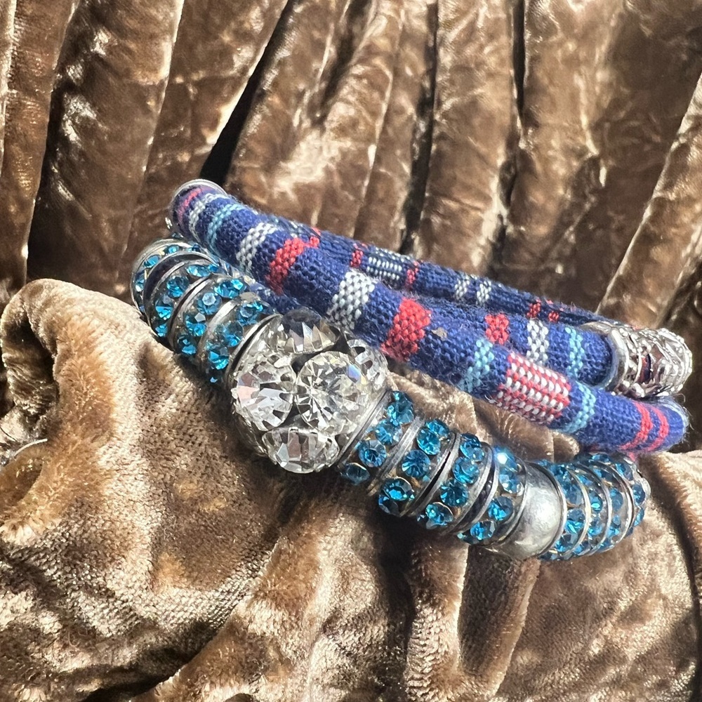 Fabric Wrap with Mix Crystals Spacers fits a 7โ inch Wrist Can Mix and Wraps
โ๏ธ - Picture 3 of 9